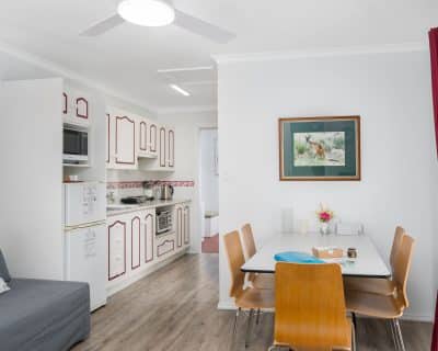 Cottage 4 Living Dining Kitchenette